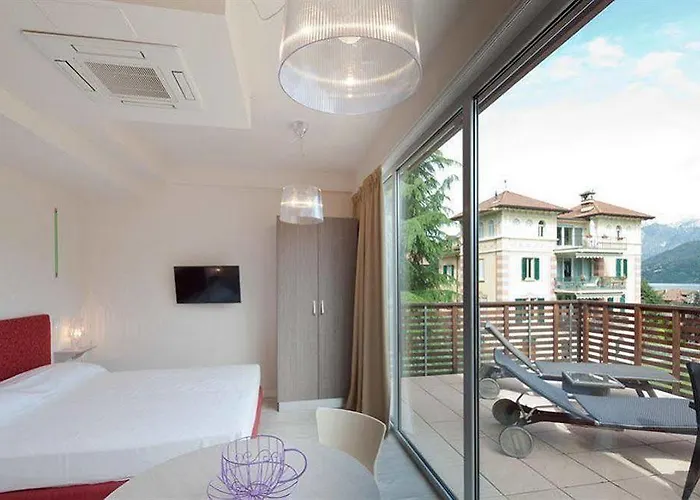 Hotel Lenno 4* לנו