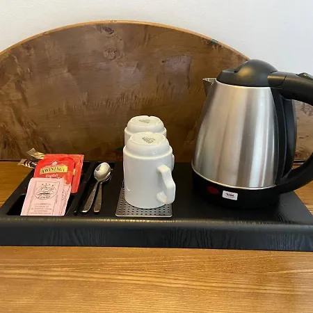 莱诺酒店 4*