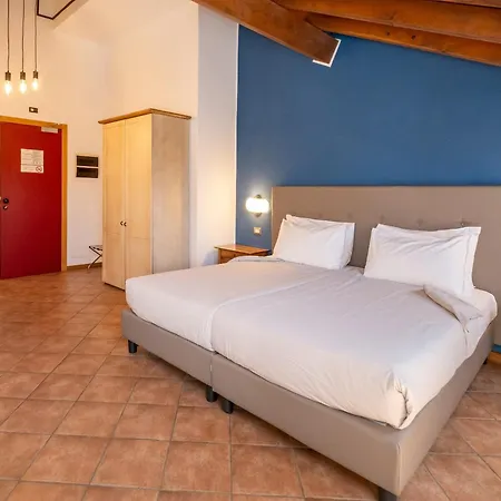 מלון Hotel Lenno לנו