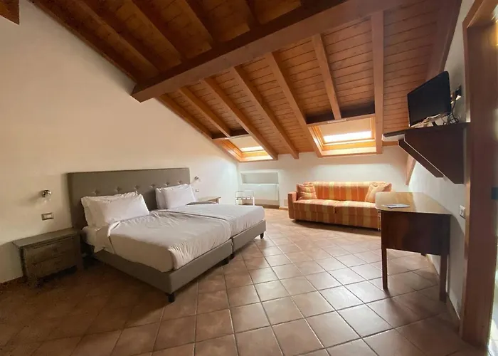 Hotel Lenno 4* לנו