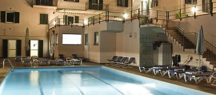 מלון Hotel Lenno לנו