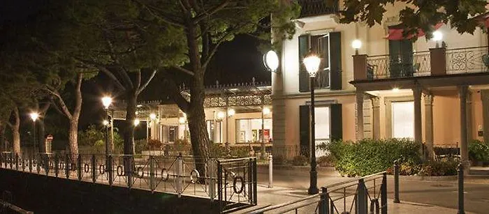 Hotel Lenno מלון לנו