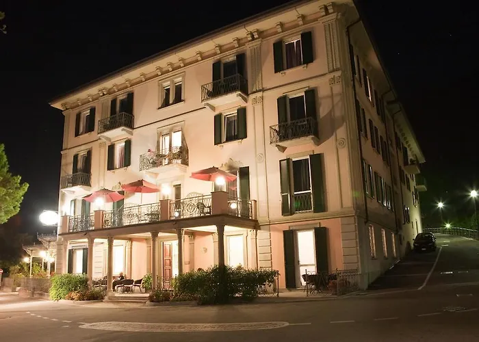 Hotel Lenno מלון 4*