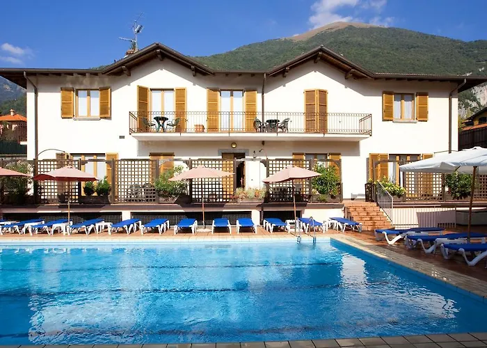 Hotel Lenno מלון לנו